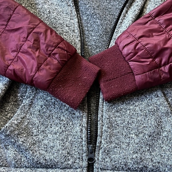 BOYS Sweater Jacket Old Navy Grey Burgundy Size Large 10-12 - Picture 5 of 6